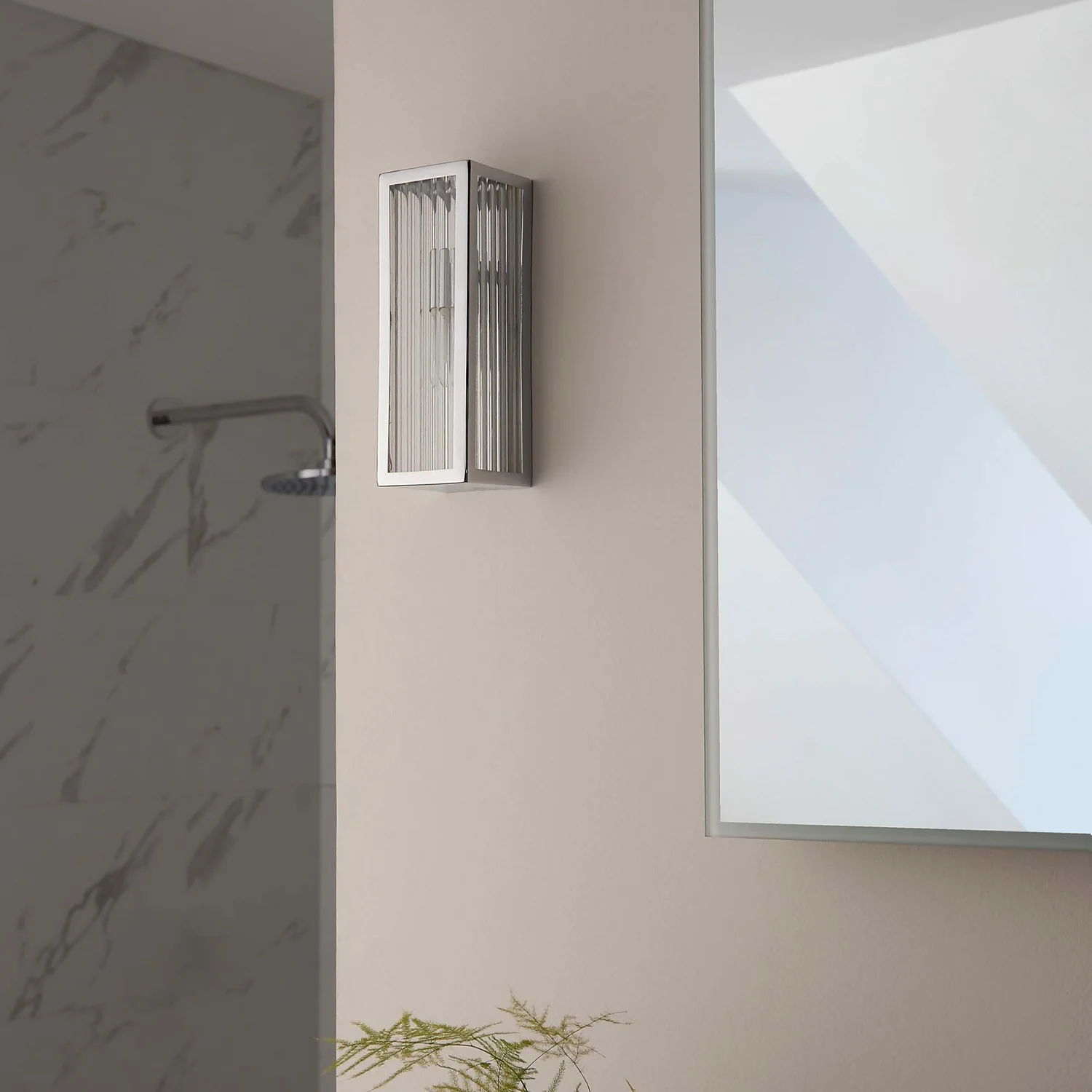 Newham Bathroom Wall Light - Chrome 5 Newham Bathroom Wall Light - Chrome - Image 4