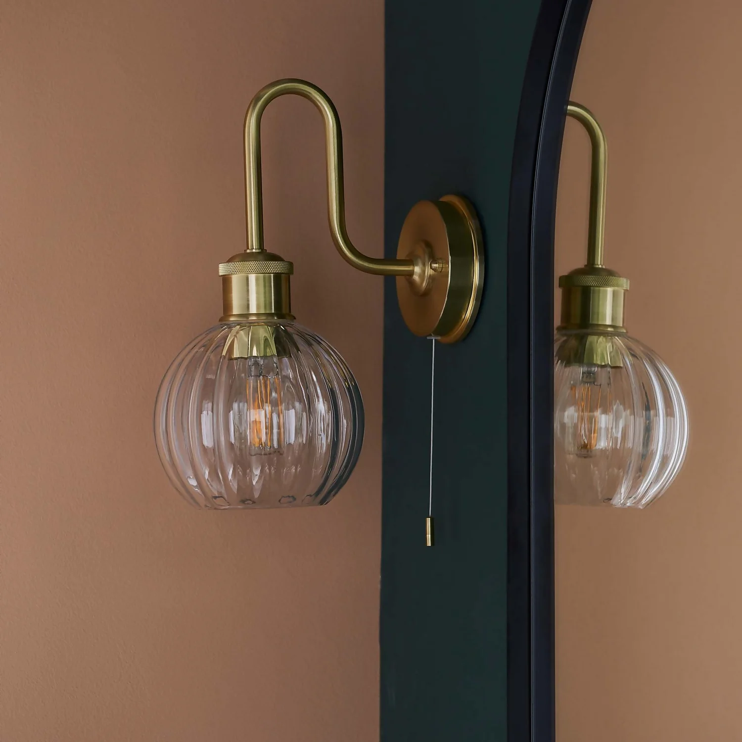 Setley Bathroom Wall Light - Brass 6 Setley Bathroom Wall Light - Brass - Image 4